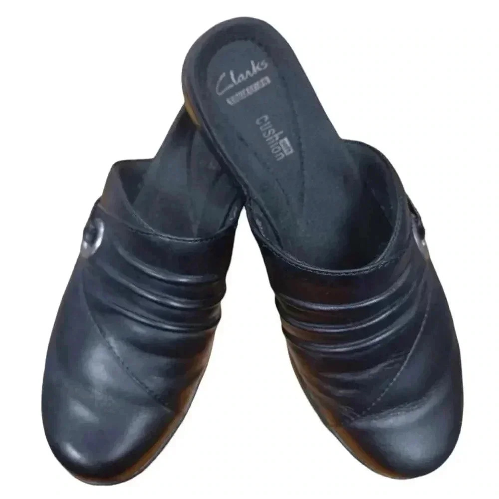 Clarks Black Leather Mules Slides Shies Size 6.5